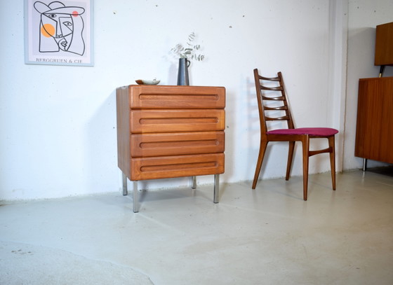 Image 1 of Commode danoise en teck, armoire vintage, pieds chromés