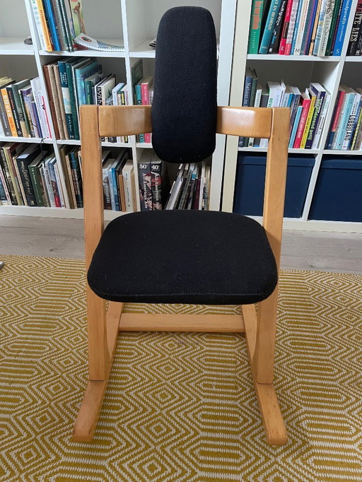 Zwei Stokke Stühle Varier Pendulum