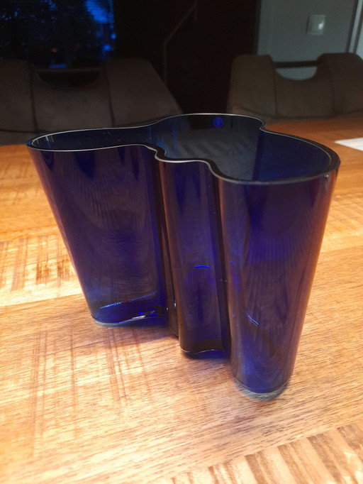 Kobaltblauwe Ittalla Alvar Aalto vaas.