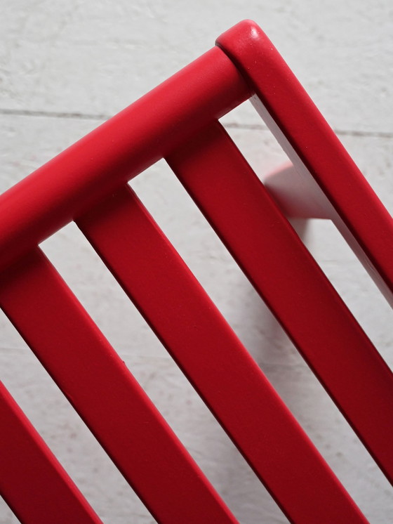 Image 1 of Chaise scandinave vintage en rouge cerise