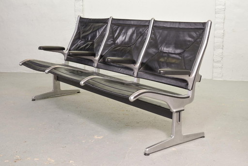 Midcentury-Design Charles Eames Black Leather Three-Seat Tandem Sling Airport Bench for Herman Miller. USA, 1960s.