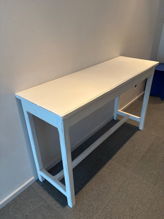 Image 1 of Mesa auxiliar alta de madera / patinada en blanco