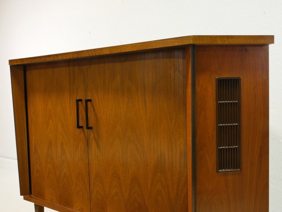 Image 1 of Vintage hoekkast / tv-meubel, walnootfineer, jaren 60, Mid Century, Duitsland