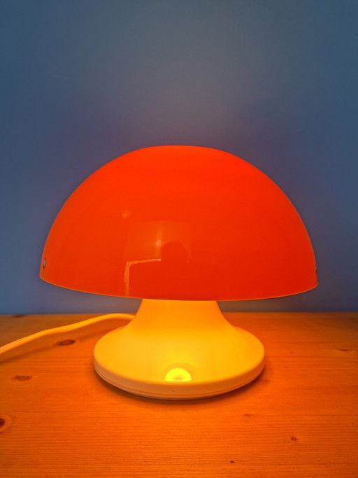 Harvey Guzzini Nule space age lamp door Luigi Massoni