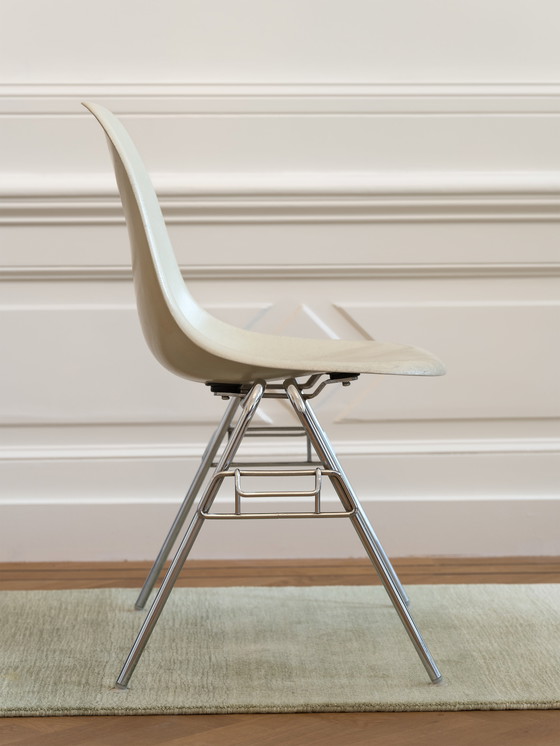 Image 1 of 4x Chaises Eames en fibre de verre Vitra