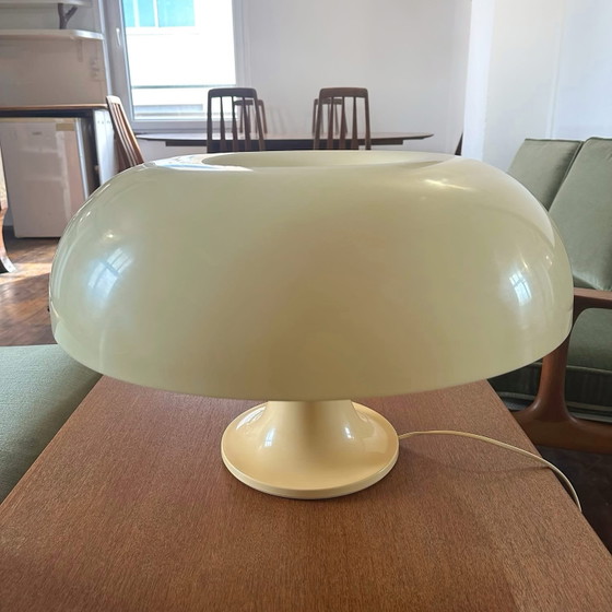 Lampada Nesso di Giancarlo Mattioli, 1960, Artemide, Lampade da tavolo, Plastica, Crema (foto 6 di 10)