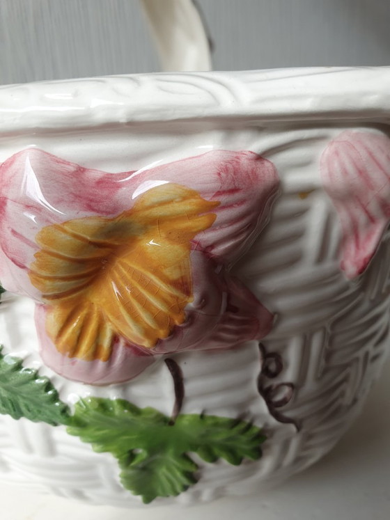 Image 1 of Panier ancien en faïence fine orné de fleurs - fait main