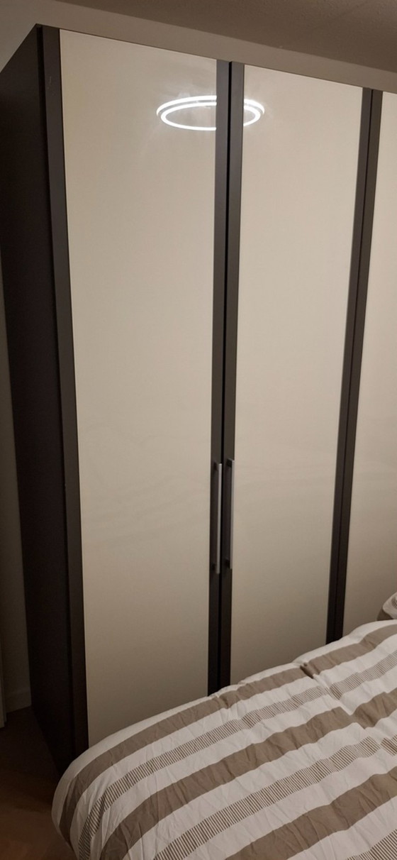 Image 1 of SPLINTERNIEUWE KLEDINGKAST