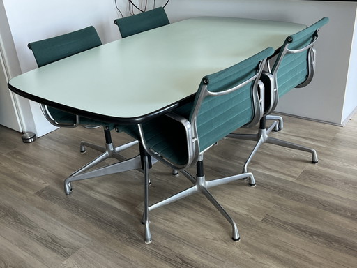Original Vitra table + 4 swivel Vitra EA 108 chairs