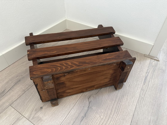 Image 1 of Revistero antiguo de madera maciza