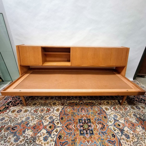 Vintage Mid-Century Daybed of Slaapbank met een geïntegreerd opbergbord – Wood (photo 2 of 10)