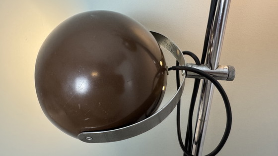 Image 1 of Lampadaire vintage des années 1970, âge de l'espace, globe marron