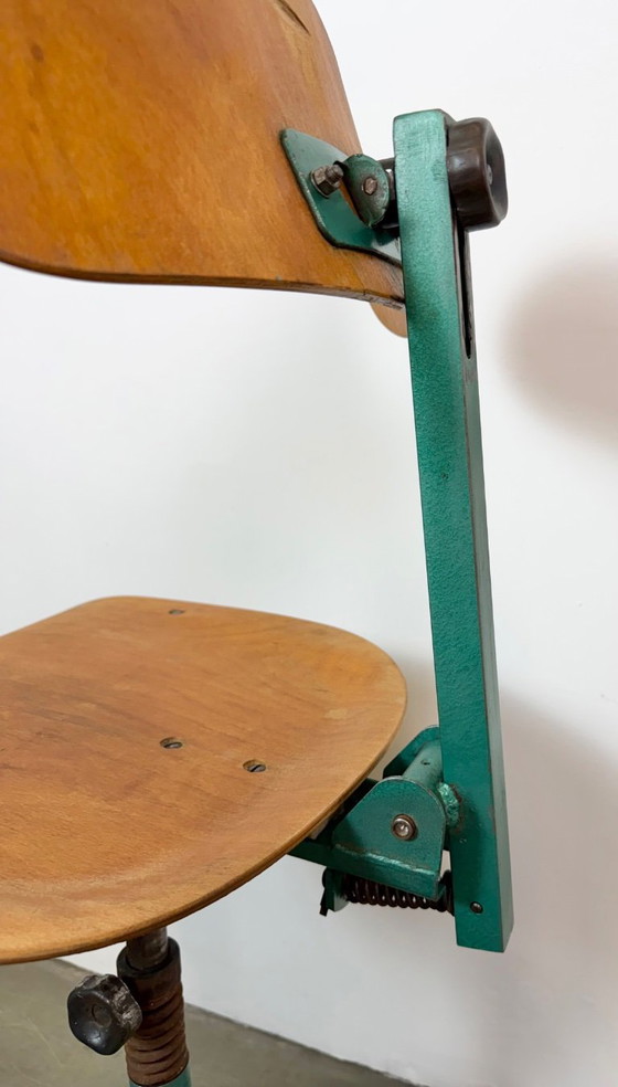 Chaise d'atelier industrielle vert foncé, années 1950 – Tabourets, Iron (photo 11 of 18)