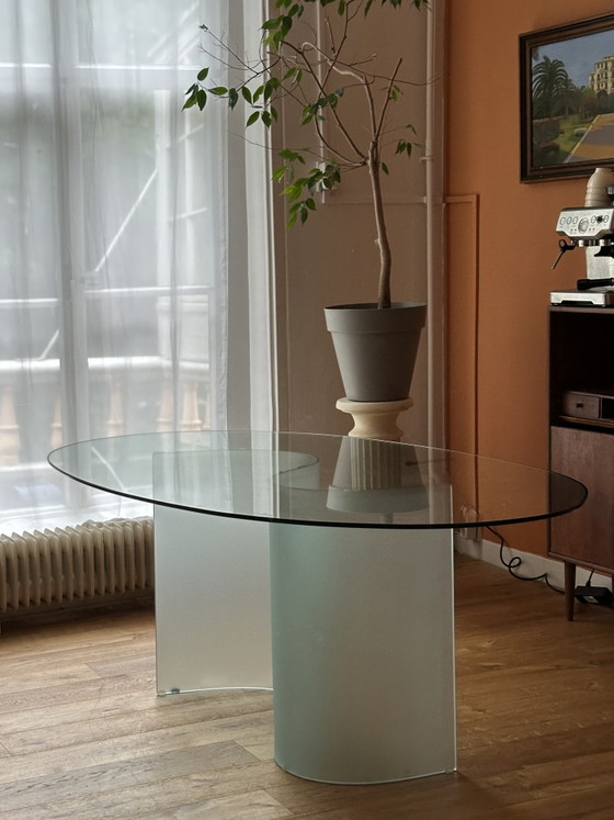 Tavolo da pranzo ovale in vetro, design italiano, metà secolo '80 – Tavoli da pranzo, Glass (photo 2 of 9)