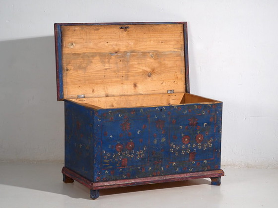 Antike marineblaue Truhe mit Blumendetails (ca. 1920) #94 – Aufbewahrungsschrank (photo 21 of 40)