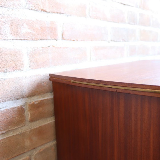 Image 1 of Vintage platenspeler kastje teak messing wieltjes