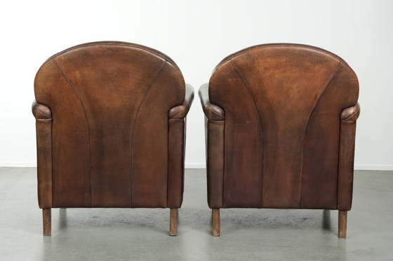 Image 1 of 2 fauteuils design en peau de mouton avec une belle patine