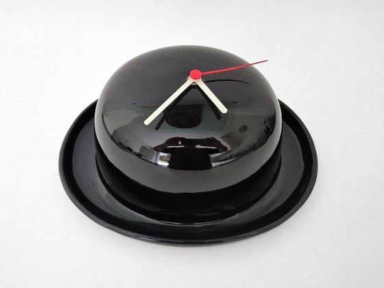 Bowler Hat Wall Clock – Horlogerie Daniel Jacob, Florenville, Ceramic (photo 5 of 8)