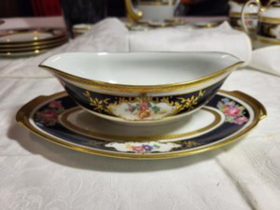 Image 1 of Ancienne Manufacture Royale de Limoges Porcelain and Gold Tableware France 1980 Set of 75