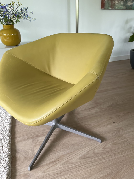 Image 1 of Montis Ella Swivel Chair