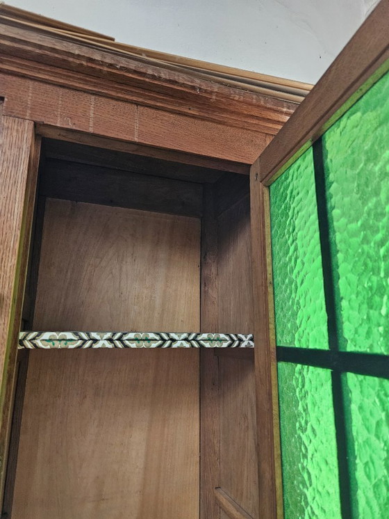 Image 1 of Mueble antiguo con ventanas de cristal verde