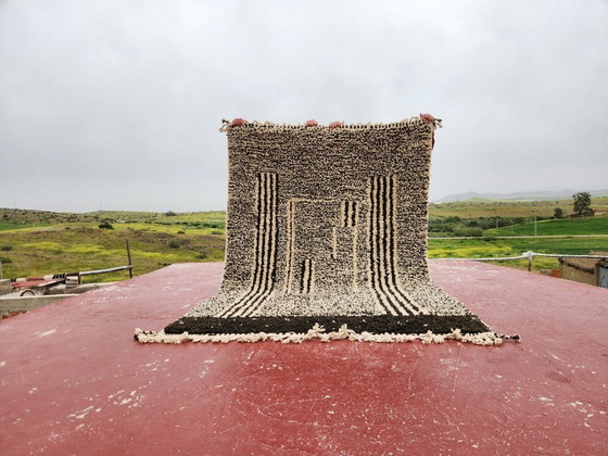 Image 1 of Graphic Beni Ouarain Rug 236x152 cm – Handmade Moroccan Wool Carpet – Black & Ivory Berber Design