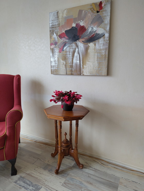 Image 1 of Mesa auxiliar octogonal de madera maciza