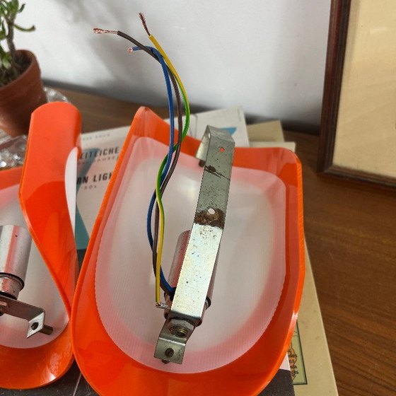 Pair of seventies orange plexiglass Wall lights (photo 8 of 9)