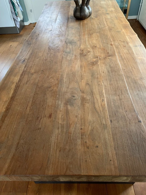 Image 1 of Grande table à manger robuste