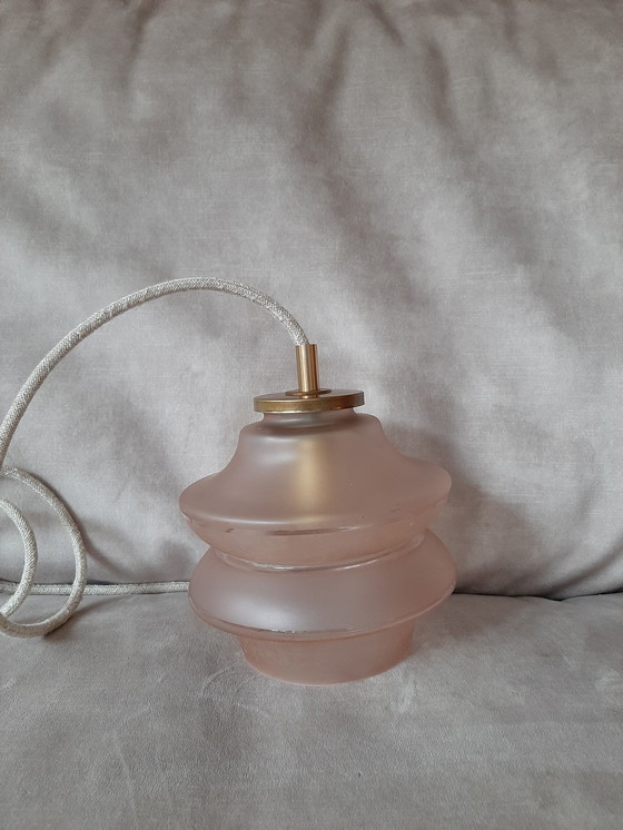Image 1 of Lampada a sospensione vintage in vetro rosa latte | Lampada antica rosa