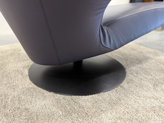 Image 1 of Fauteuil pivotant Leolux Parabolica en cuir bleu