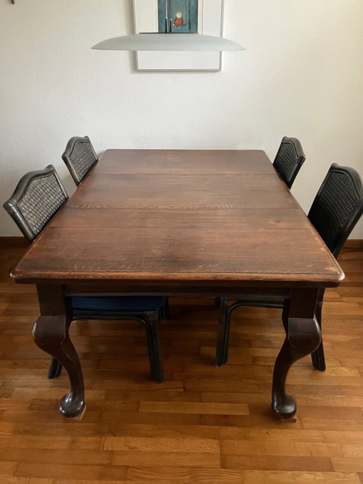 Queen Ann antique dining table from +/- 1890