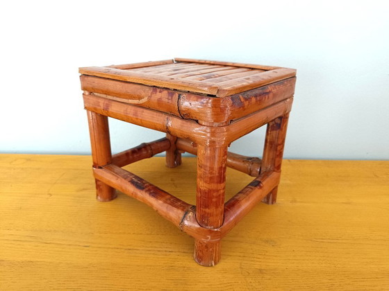 Image 1 of Piccolo sgabello in bambù, portavasi