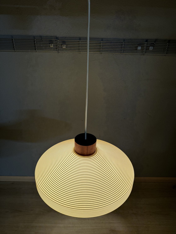 Image 1 of Lampada a sospensione vintage con dettagli in legno