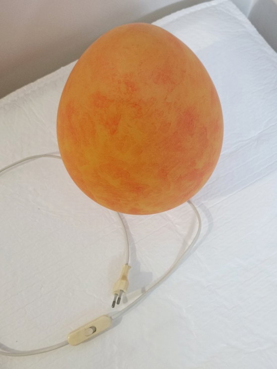 Image 1 of Lampe de table oeuf verre opalin 1970s