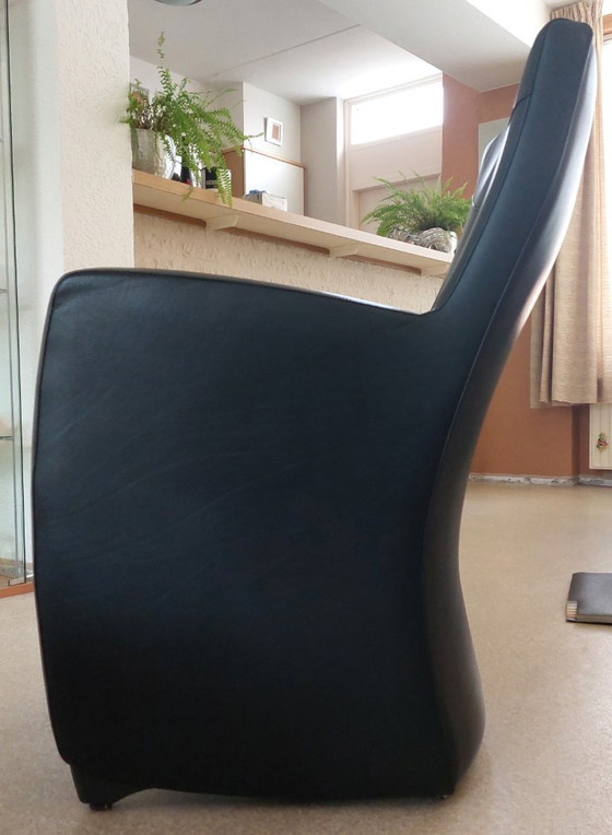 Image 1 of Élégant fauteuil Leolux en cuir noir, modèle Lapita.