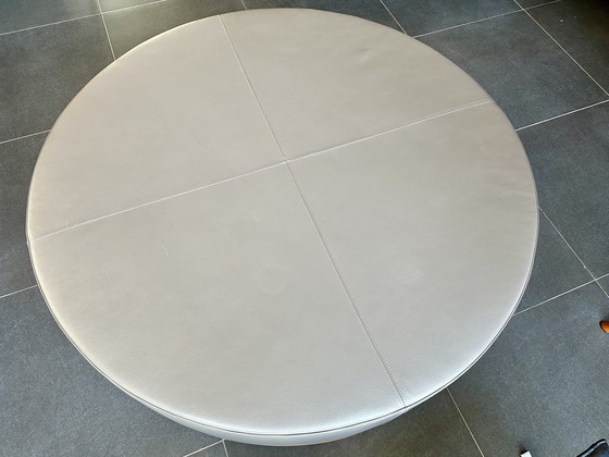 Image 1 of Pouf ottoman de table basse en cuir taupe