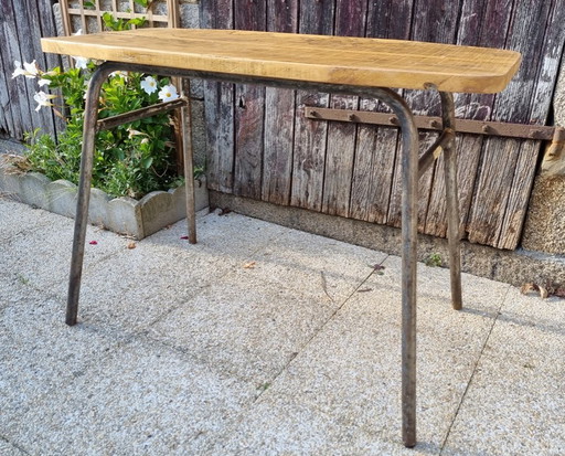 Kleine werkplaatstafel, onbewerkt hout, metaal, vintage, jaren 1950-1960