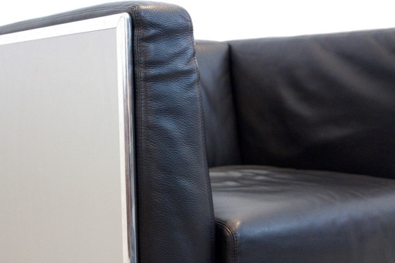 Fauteuils Matteo Grassi Soft Leather en coque d'aluminium par Kunihide Oshinomi, Cuir, Noir (photo 2 sur 10)