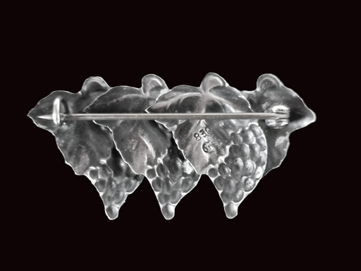 Danish silver brooch with bunches of grapes - Marked