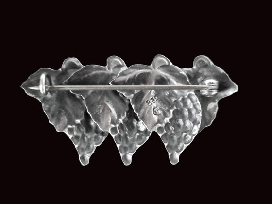 Image 1 of Broche danoise en argent représentant des grappes de raisin - Poinçonnée