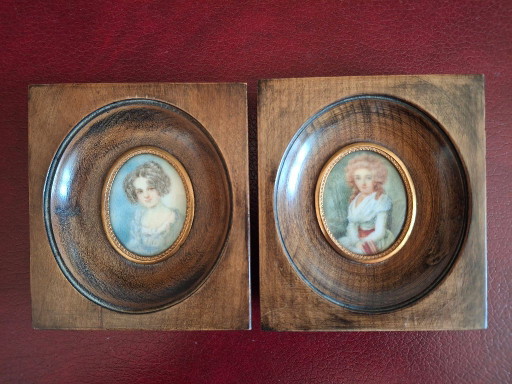 Set aus 2 Miniaturen aus dem späten 19. Jahrhundert, Nussbaumrahmen, 11 x 10 cm – wanddecoratie, Wood