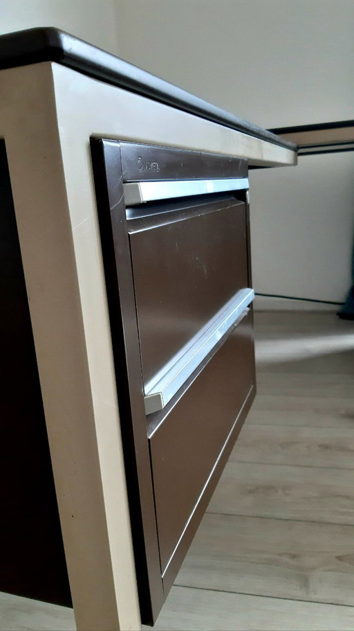 Vintage industrieel metalen hoek bureau jaren 70. (photo 2 of 6)