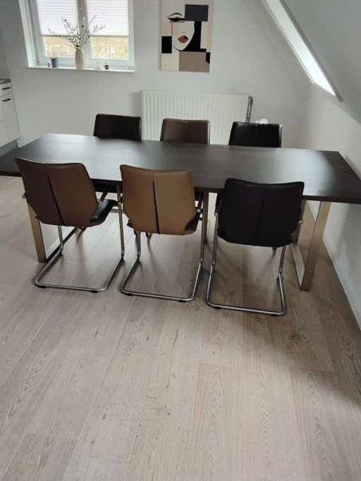 tavolo da pranzo e sedie