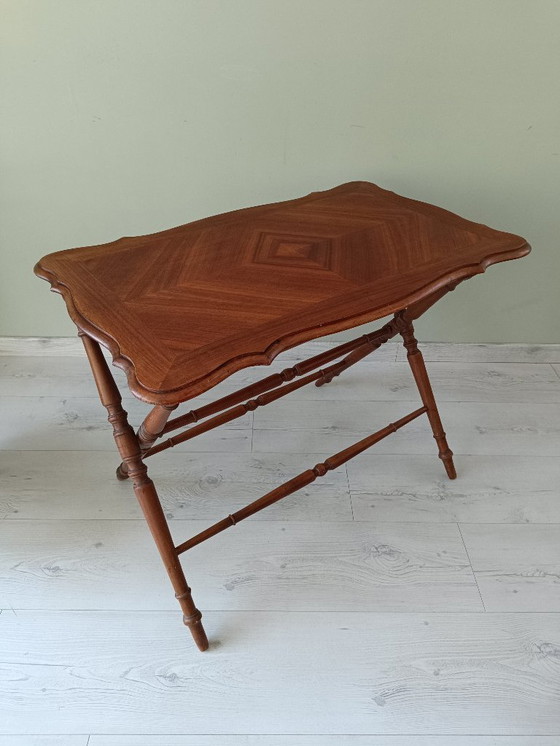 Image 1 of Mesa plegable antigua de madera torneada