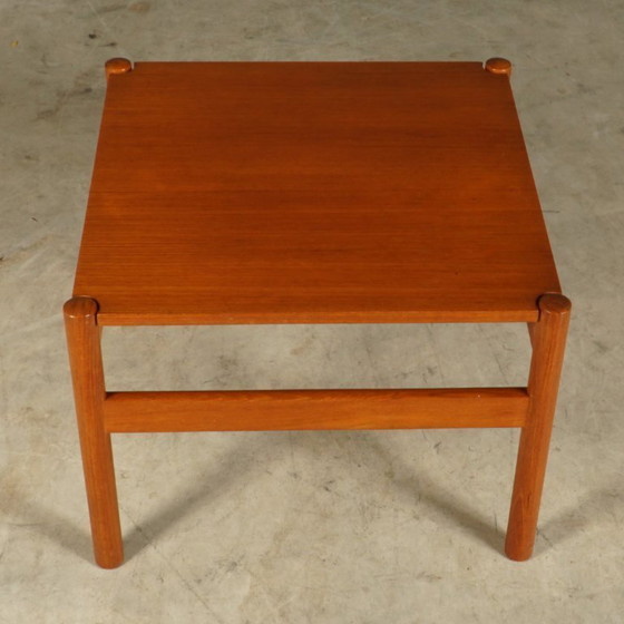 Image 1 of Conjunto de salón danés: dos sillones con mesa pequeña – década de 1970
