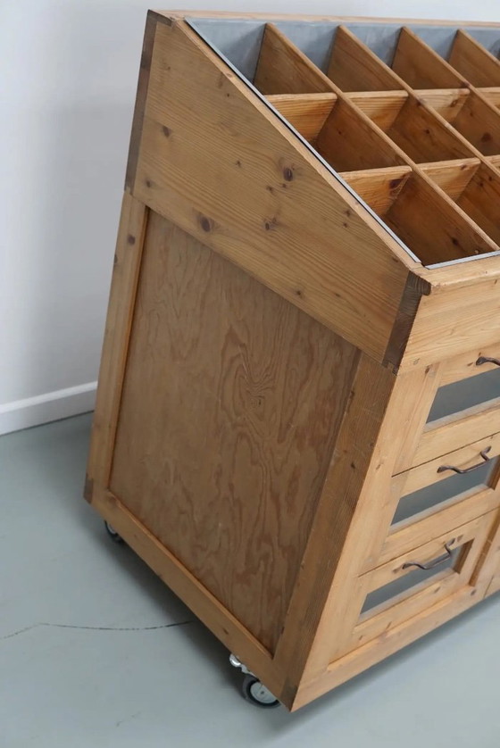 Image 1 of Vintage Nederlandse grenen haberdashery winkelkast met glazen fronten