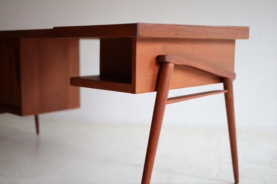 Image 1 of Escritorio danés de mediados de siglo (bajo)