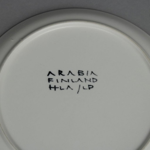 Hilkka-Liisa Ahola (1920-2009) aardewerken bord met "zonnebloem" decor, uitvoering Arabia / Finland 