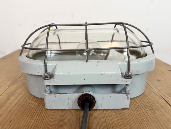 Image 1 of Aplique industrial de aluminio fundido con cristal transparente de Elektrosvit, años 70